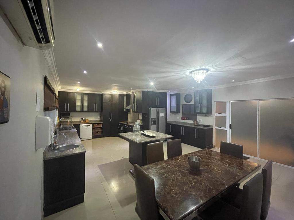 Illovo Beach House Amanzimtoti Exterior photo